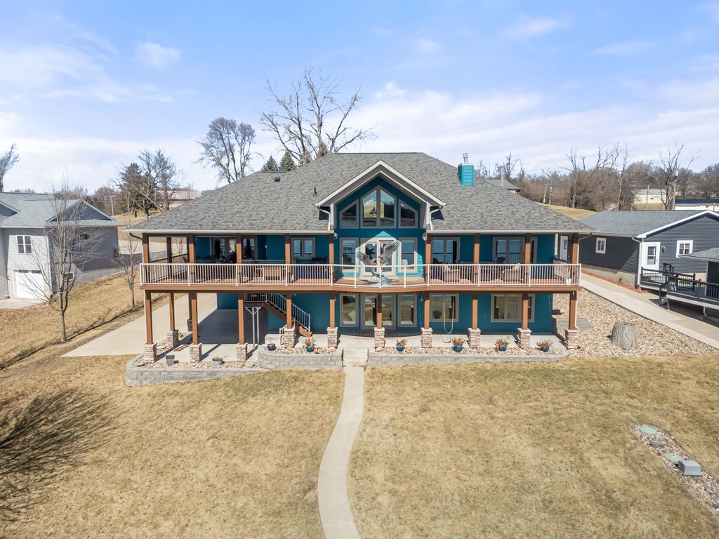 134 Hillcrest Ridge, Montezuma, IA 50171