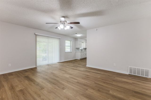 3921 Ambassador Way, Balch Springs, TX 75180