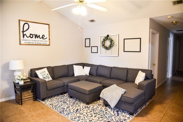 3815 Oldenburg, College Station, TX 77845