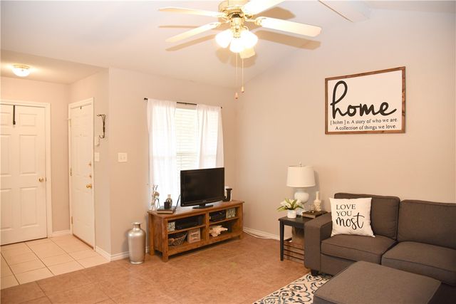 3815 Oldenburg, College Station, TX 77845