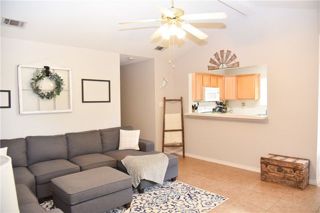 3815 Oldenburg, College Station, TX 77845