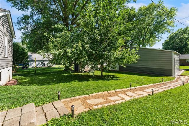 605 S Douglas Avenue, Belleville, IL 62220