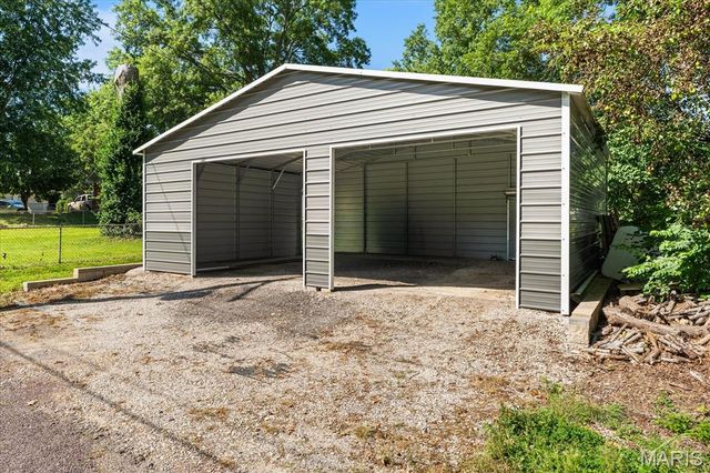 605 S Douglas Avenue, Belleville, IL 62220