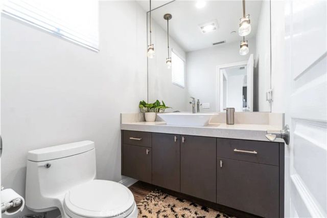 709 N. Lucia Ave B, Redondo Beach, CA 90277