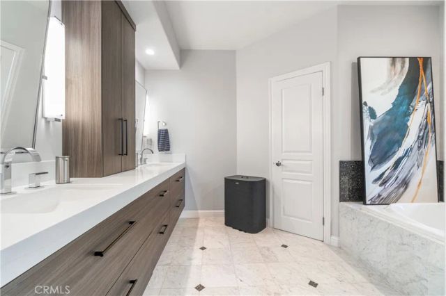 709 N. Lucia Ave B, Redondo Beach, CA 90277