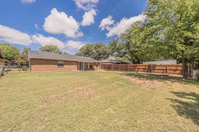 717 Blue Ridge Trail, Saginaw, TX 76179