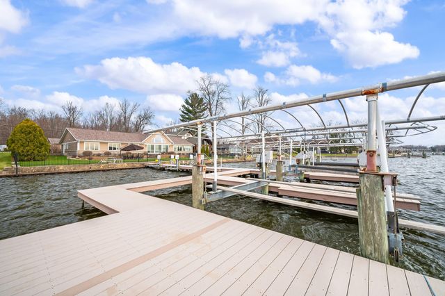 5363 Paw Paw Lake Road, Coloma, MI 49038