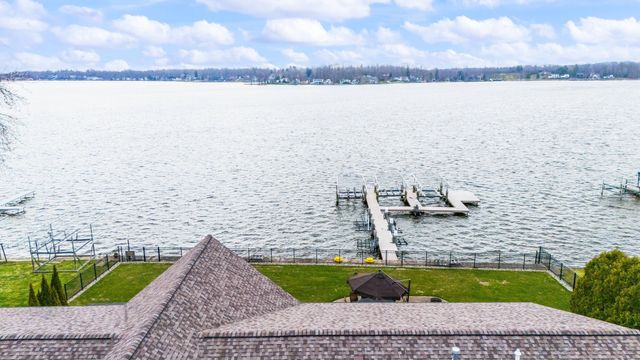 5363 Paw Paw Lake Road, Coloma, MI 49038