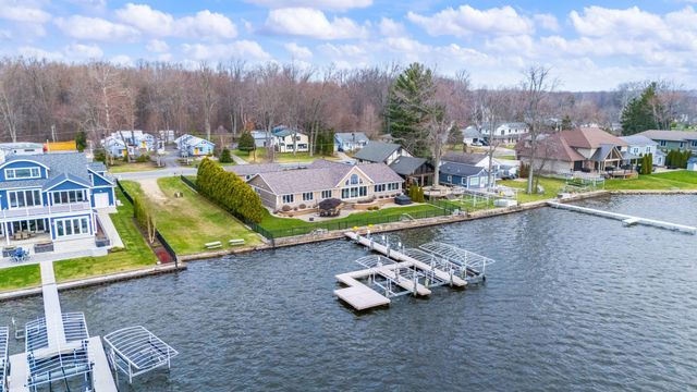 5363 Paw Paw Lake Road, Coloma, MI 49038