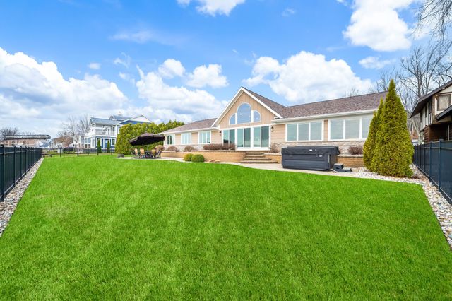 5363 Paw Paw Lake Road, Coloma, MI 49038