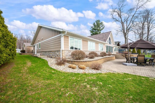 5363 Paw Paw Lake Road, Coloma, MI 49038