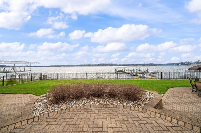 5363 Paw Paw Lake Road, Coloma, MI 49038