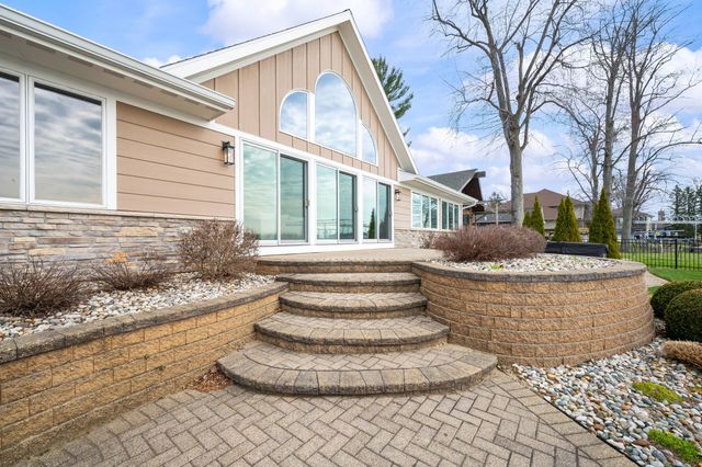 5363 Paw Paw Lake Road, Coloma, MI 49038