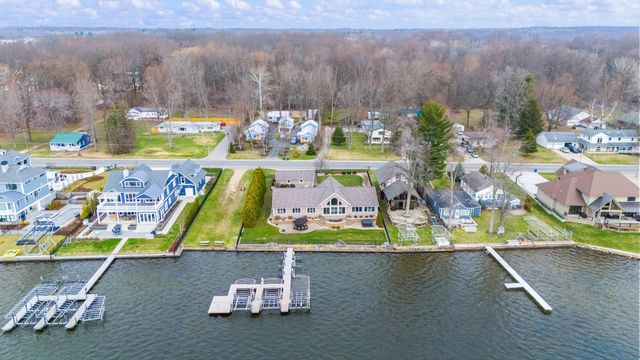 5363 Paw Paw Lake Road, Coloma, MI 49038