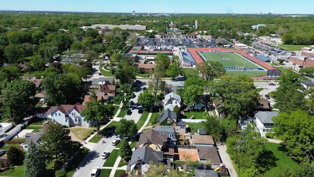 8502 Parkview Avenue, Brookfield, IL 60513