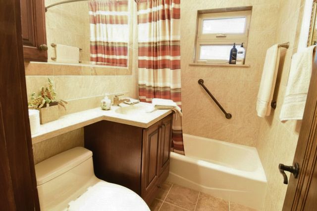 8502 Parkview Avenue, Brookfield, IL 60513