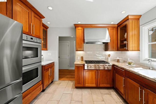 6611 Ascot Dr, Oakland, CA 94611