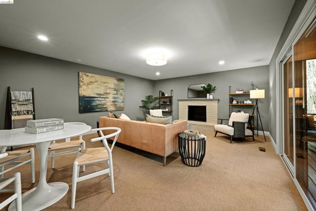 6611 Ascot Dr, Oakland, CA 94611