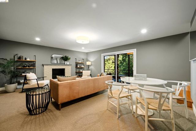 6611 Ascot Dr, Oakland, CA 94611