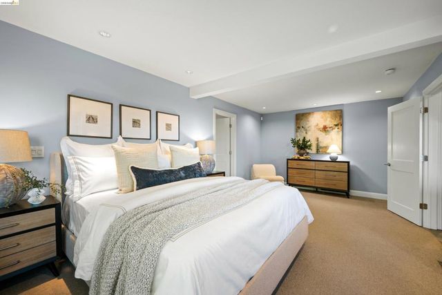 6611 Ascot Dr, Oakland, CA 94611