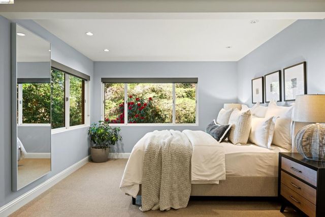 6611 Ascot Dr, Oakland, CA 94611