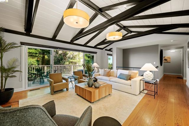 6611 Ascot Dr, Oakland, CA 94611