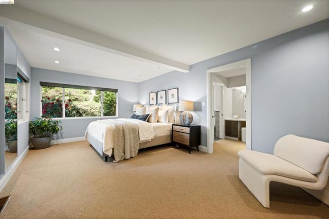 6611 Ascot Dr, Oakland, CA 94611