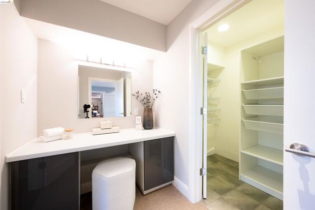 6611 Ascot Dr, Oakland, CA 94611