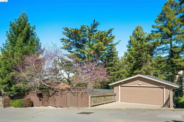 6611 Ascot Dr, Oakland, CA 94611