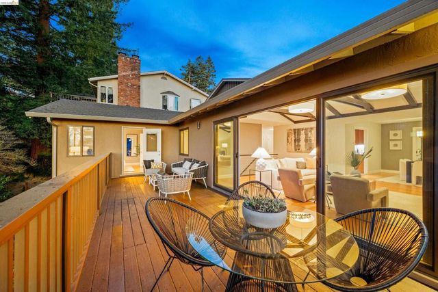 6611 Ascot Dr, Oakland, CA 94611