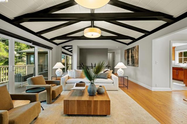 6611 Ascot Dr, Oakland, CA 94611