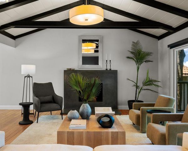 6611 Ascot Dr, Oakland, CA 94611