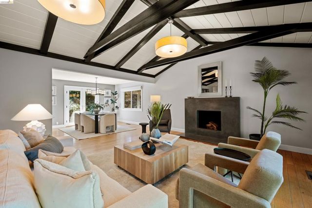 6611 Ascot Dr, Oakland, CA 94611