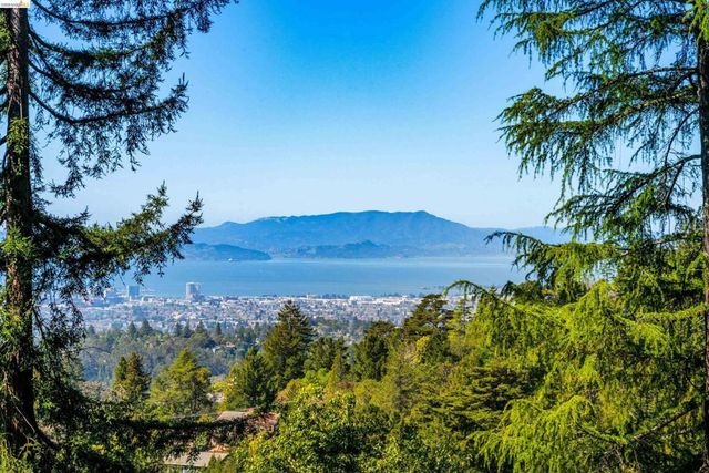 6611 Ascot Dr, Oakland, CA 94611