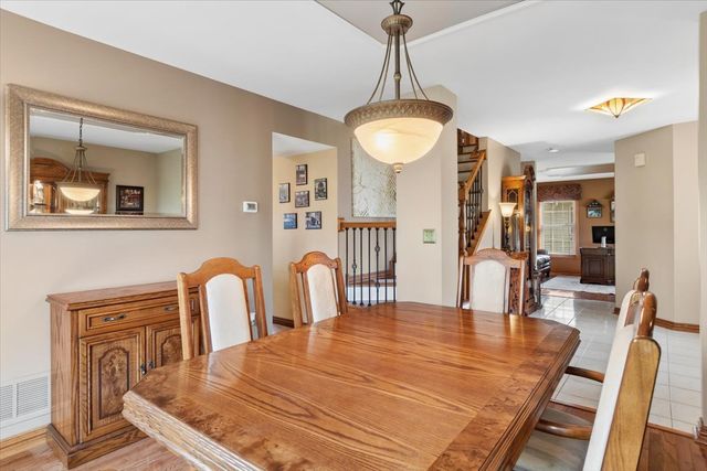 132 Ashcroft Drive, Bolingbrook, IL 60490