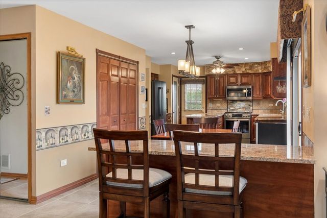 132 Ashcroft Drive, Bolingbrook, IL 60490