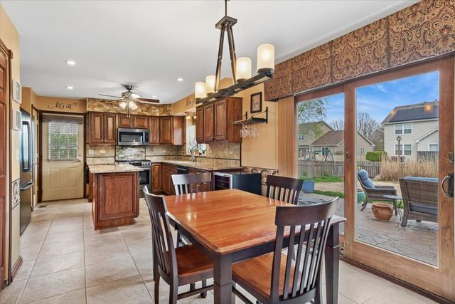 132 Ashcroft Drive, Bolingbrook, IL 60490