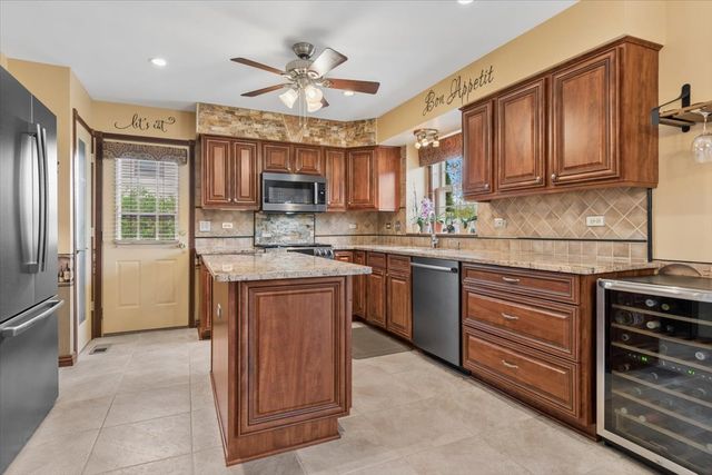 132 Ashcroft Drive, Bolingbrook, IL 60490