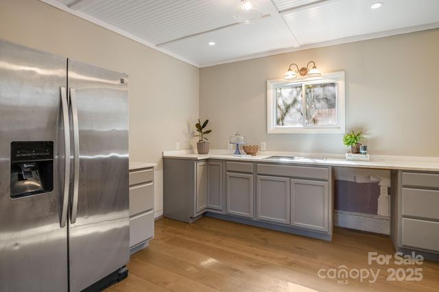 203 Davis Mountain Road, Laurel Park, NC 28739