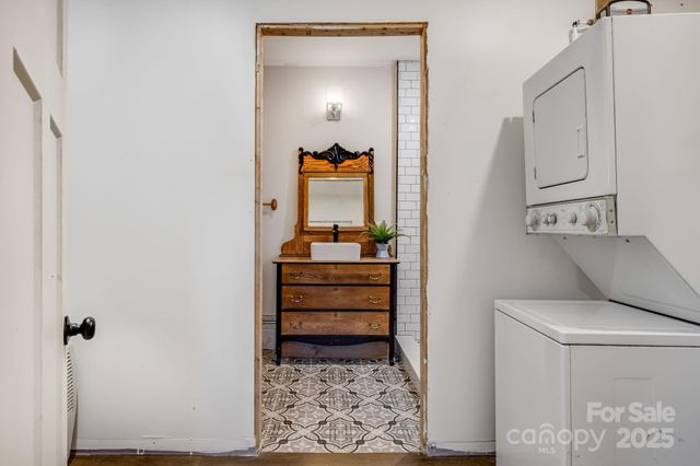 203 Davis Mountain Road, Laurel Park, NC 28739