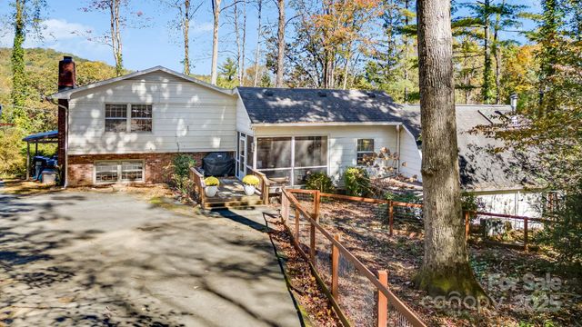 203 Davis Mountain Road, Laurel Park, NC 28739