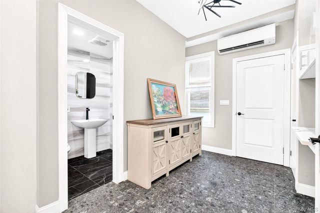 240 S 10th Avenue, Mount Vernon, NY 10550