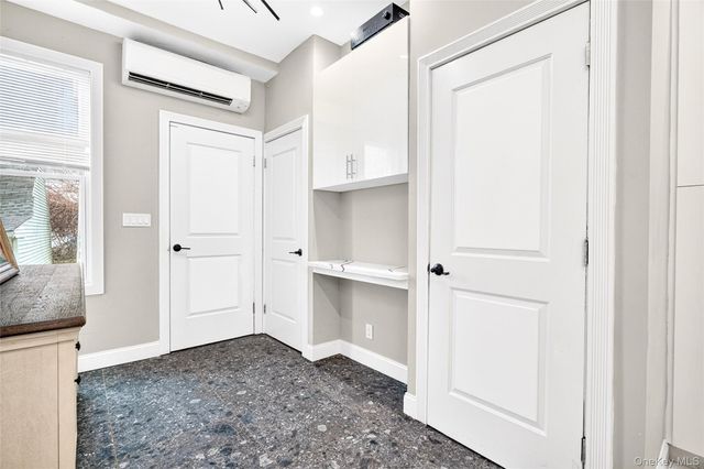 240 S 10th Avenue, Mount Vernon, NY 10550