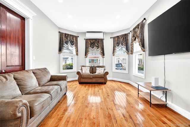 240 S 10th Avenue, Mount Vernon, NY 10550