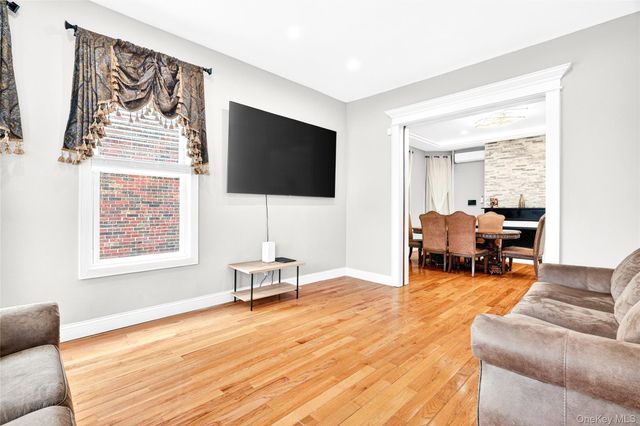 240 S 10th Avenue, Mount Vernon, NY 10550
