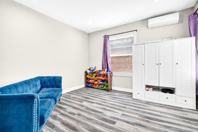 240 S 10th Avenue, Mount Vernon, NY 10550