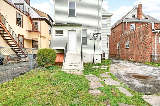 240 S 10th Avenue, Mount Vernon, NY 10550