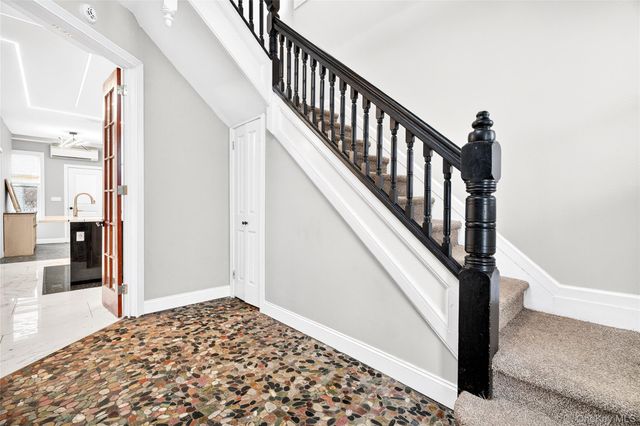 240 S 10th Avenue, Mount Vernon, NY 10550