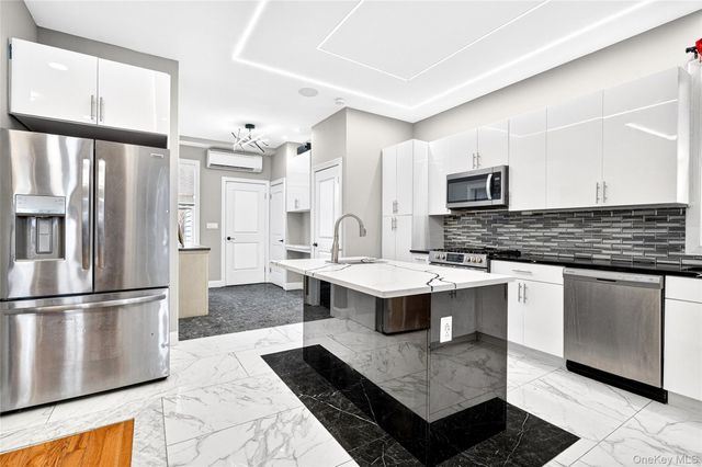 240 S 10th Avenue, Mount Vernon, NY 10550