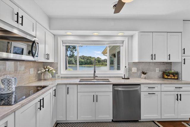 12937 Bayview Drive, Vicksburg, MI 49097
